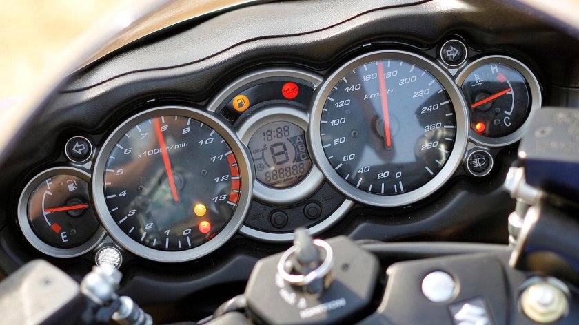 Suzuki Hayabusa gsx1300r приборка