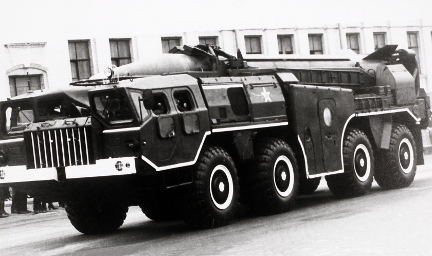 Ракетный тягач МАЗ 543