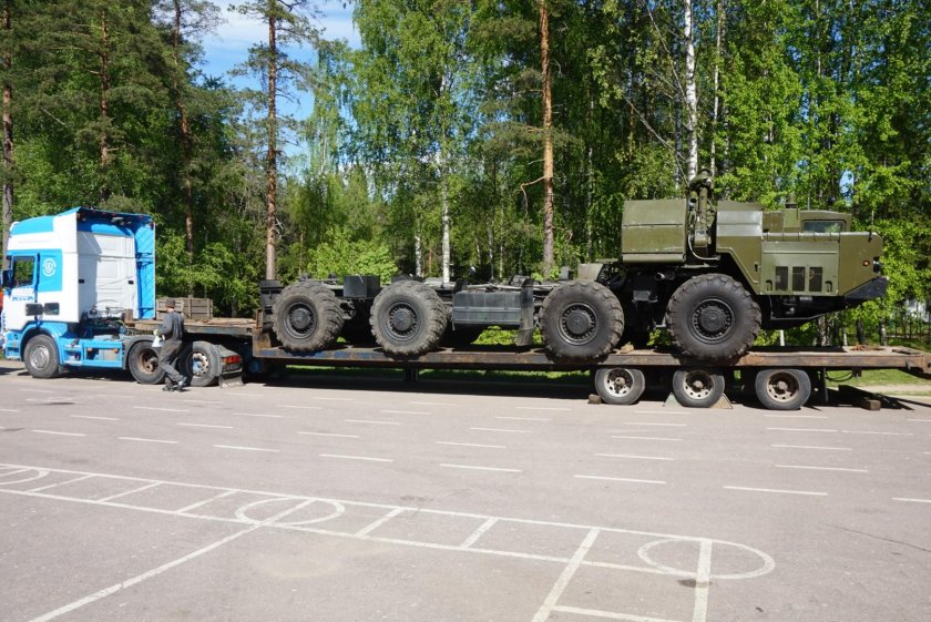 Ракетный тягач МАЗ 543