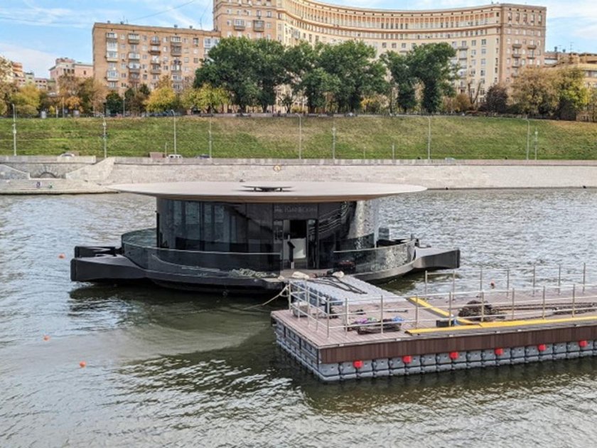 Киевский причал электросуда