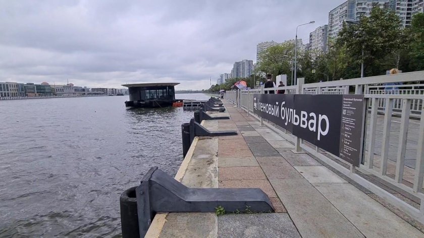 Набережная с причалом