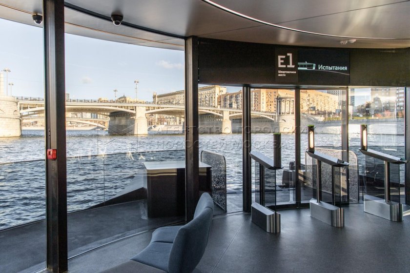 Речной трамвай синичка в Москве