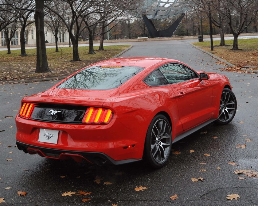 Ford Mustang 2015 красный