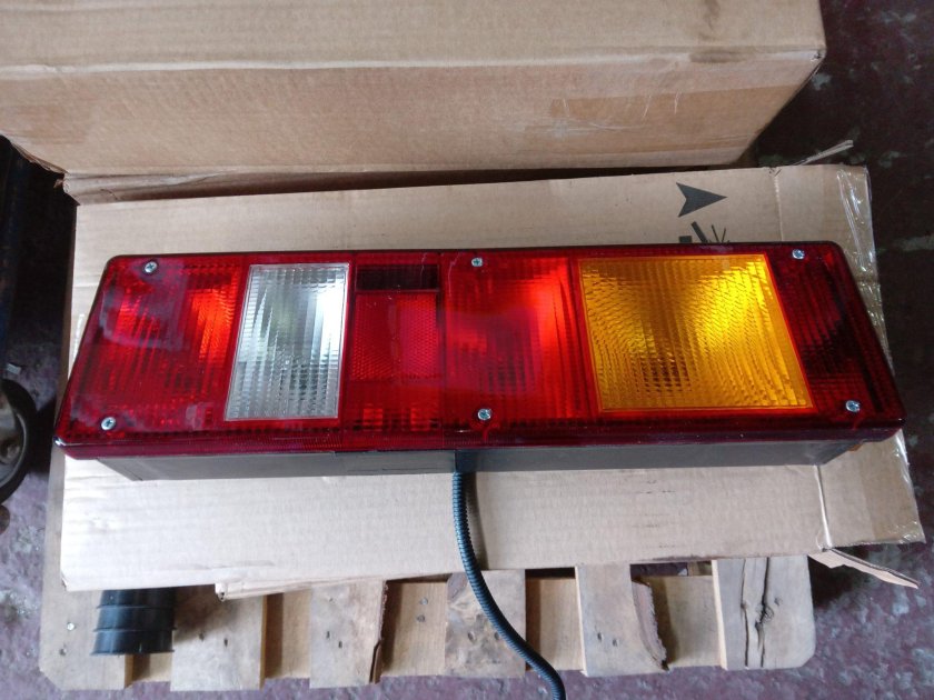 Фонарь КАМАЗ 7452-3716010