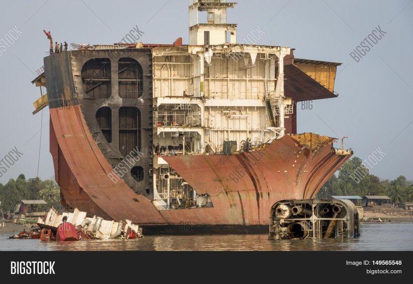 Два разбитых корабля