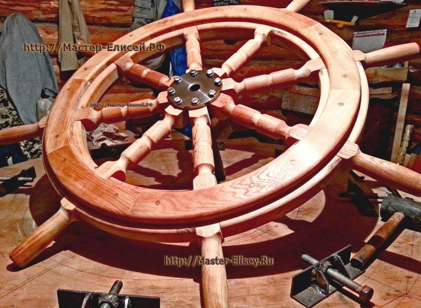 Штурвал деревянный