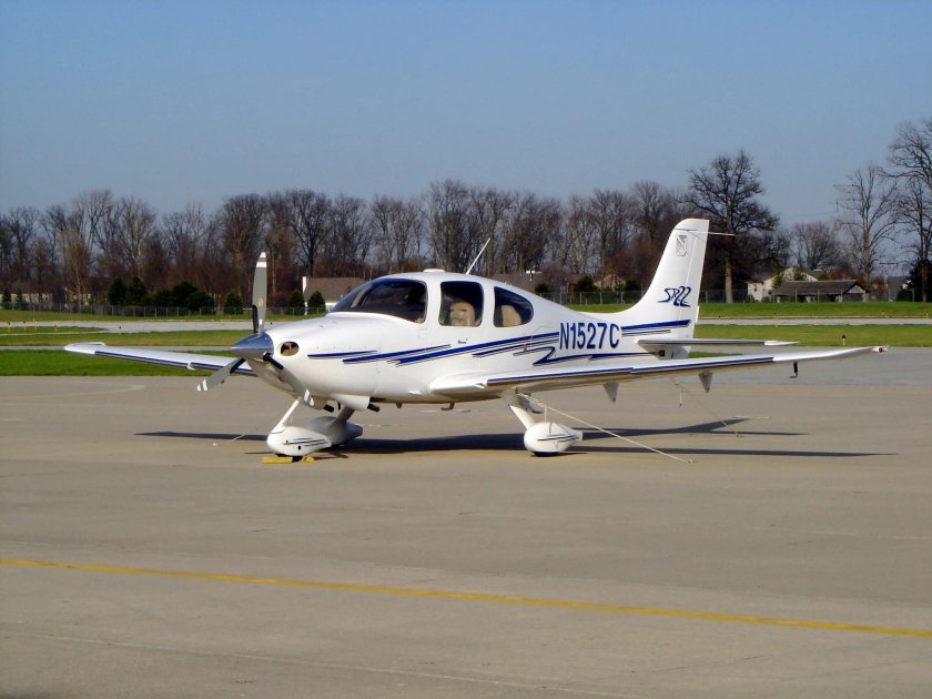 Самолет Cirrus sr22