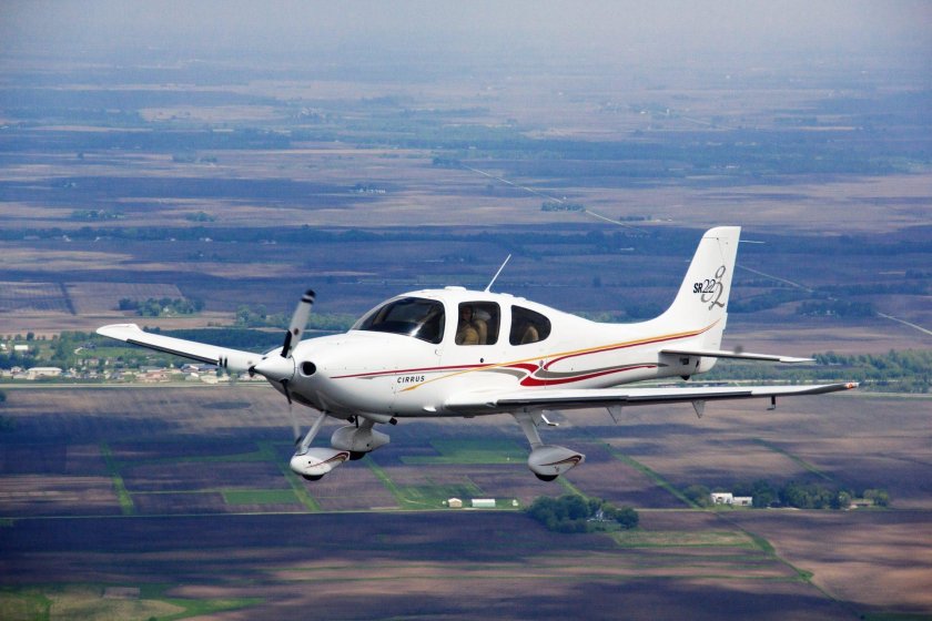 Самолет Cirrus sr22