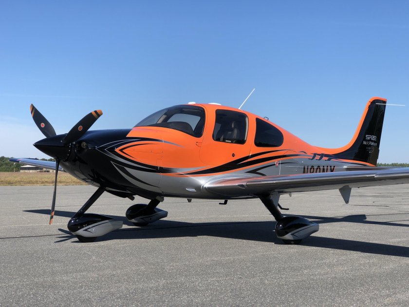 Cirrus aircraft sr22