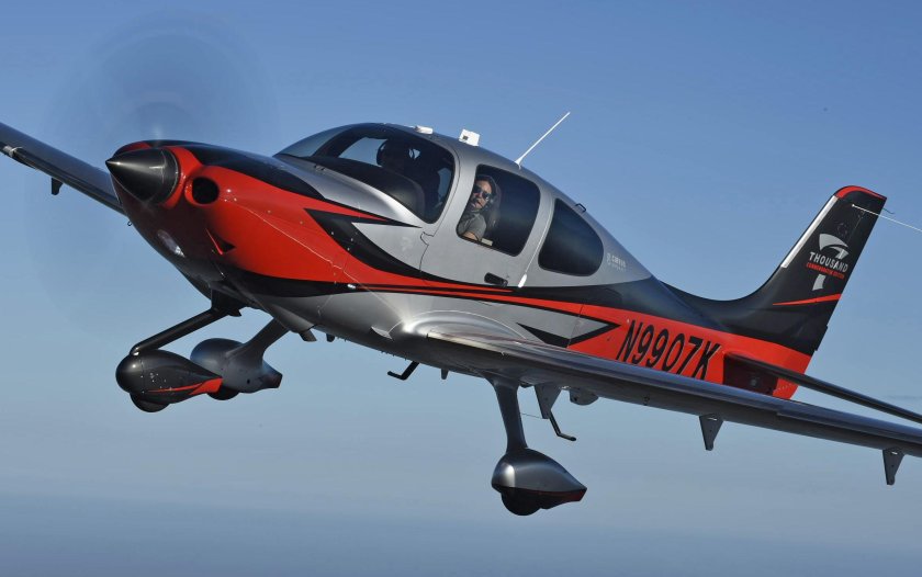 Cirrus aircraft sr22