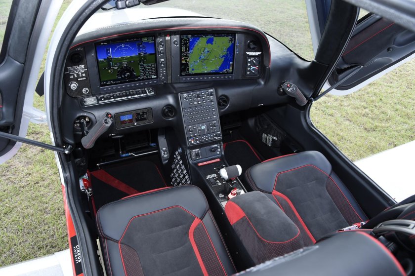 Cirrus sr22 салон