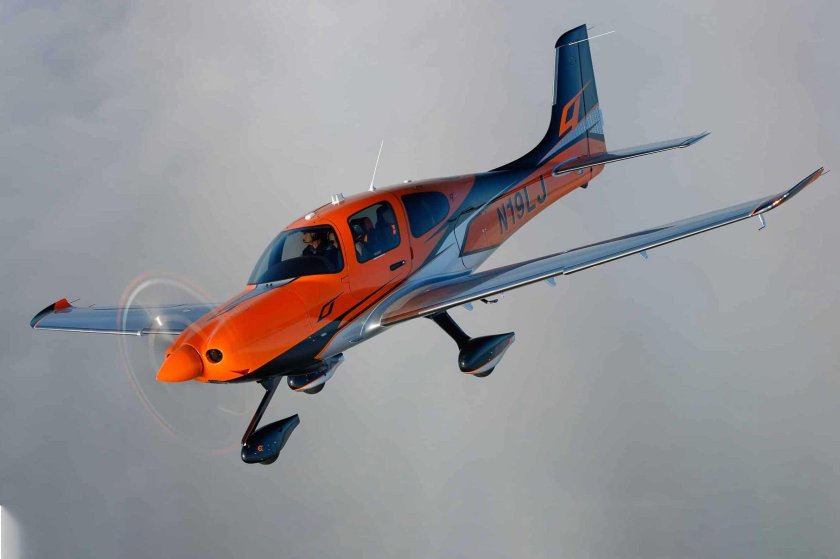 Cirrus aircraft