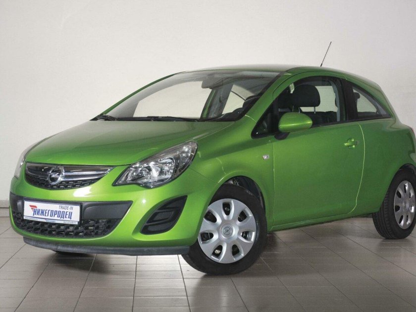 Opel Corsa зеленая