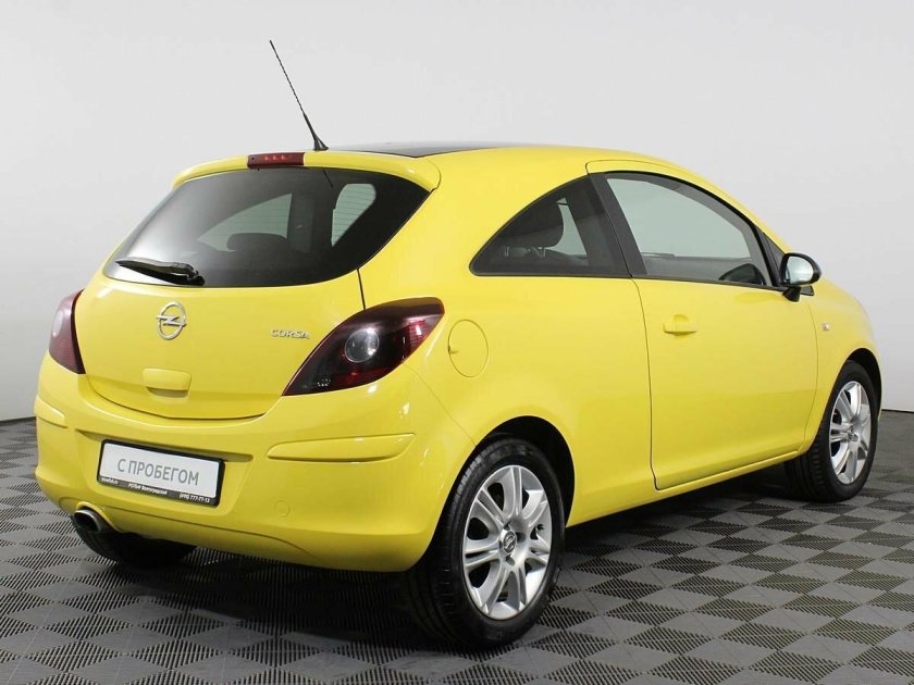Опель Корса желтая