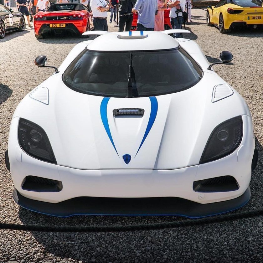 Машина Koenigsegg Agera 2020