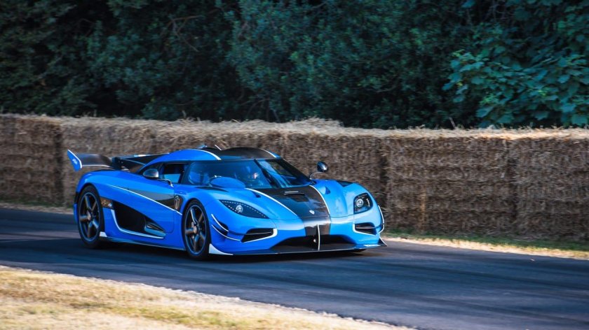Кенигсегг АГЕРА синий