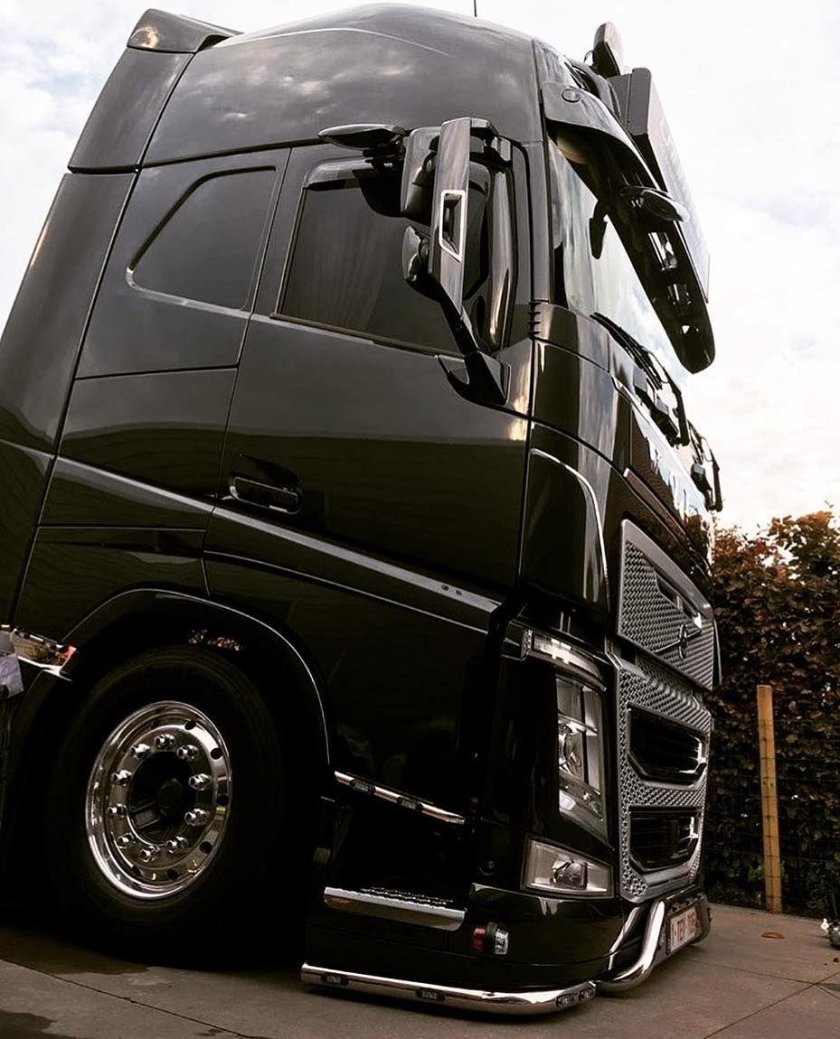 Volvo FH 500 черная