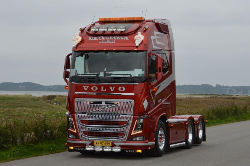 Тягач Volvo fh16