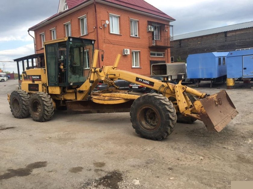 Автогрейдер py180m