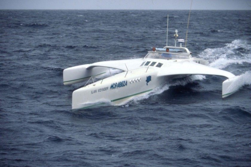 Тримаран лодка