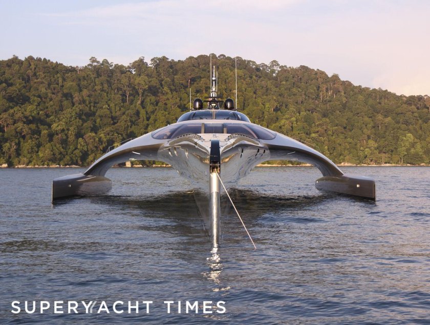 Тримаран Адастра