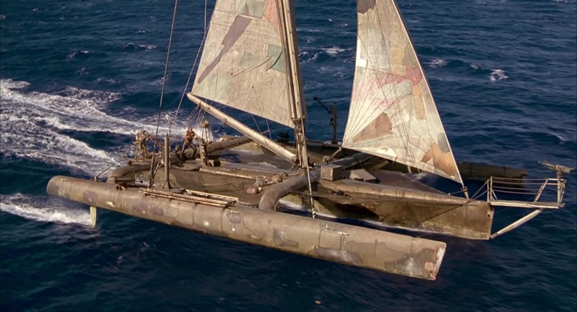 Парусная яхта тримаран