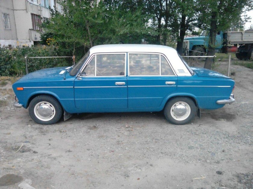 ВАЗ 2103 голубая