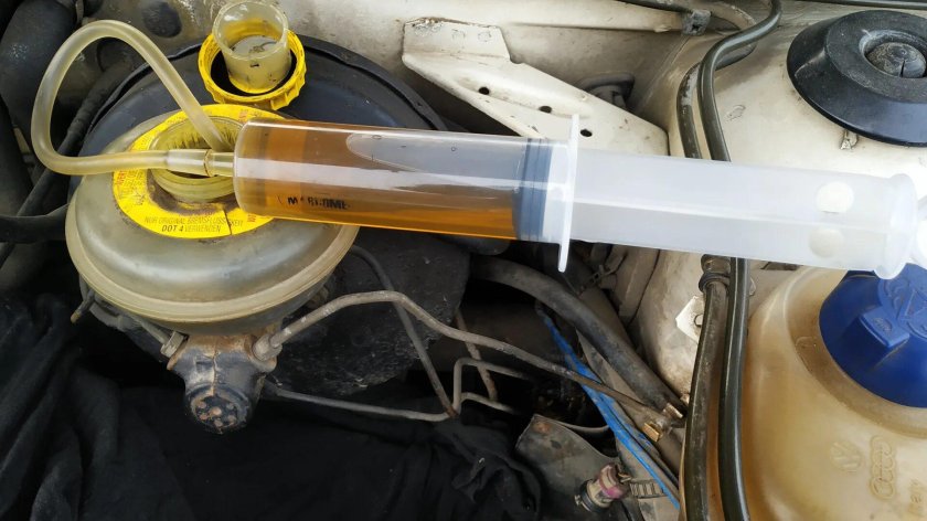 Замена тормозной жидкости шприцом