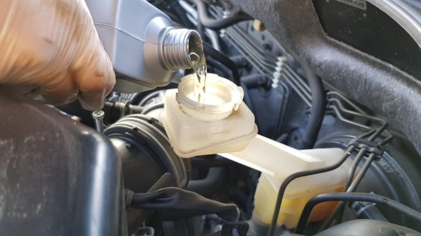 Бачок тормозной жидкости Ниссан х-Трейл т31