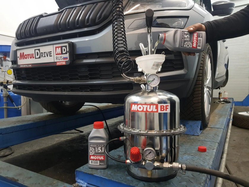 Аппарат для замены тормозной жидкости