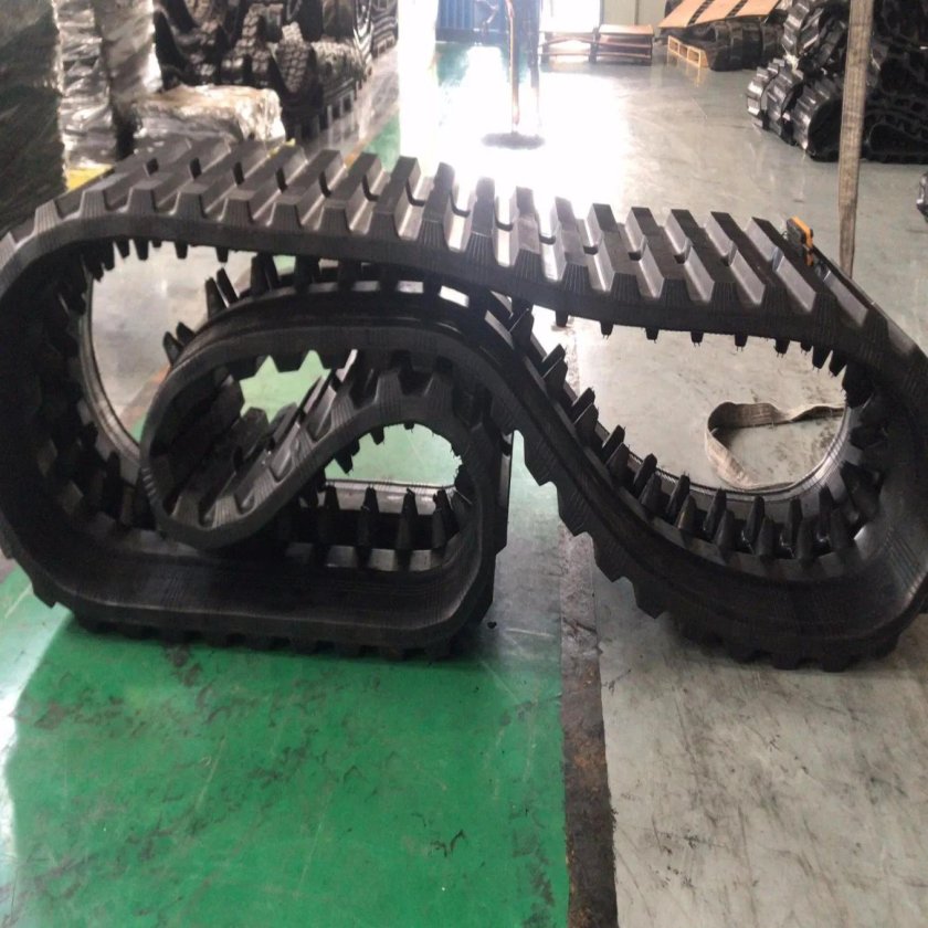 Мини экскаватор на резиновых гусеницах