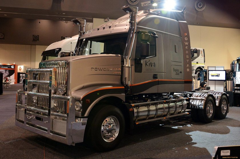 Iveco капотный тягач