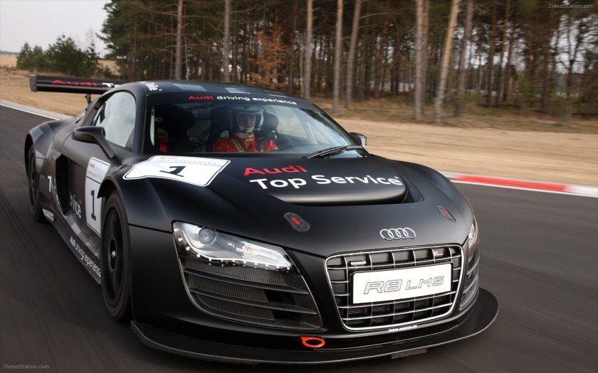 Audi r8 LMS 2011