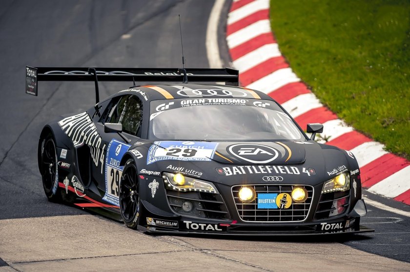 Гоночный автомобиль