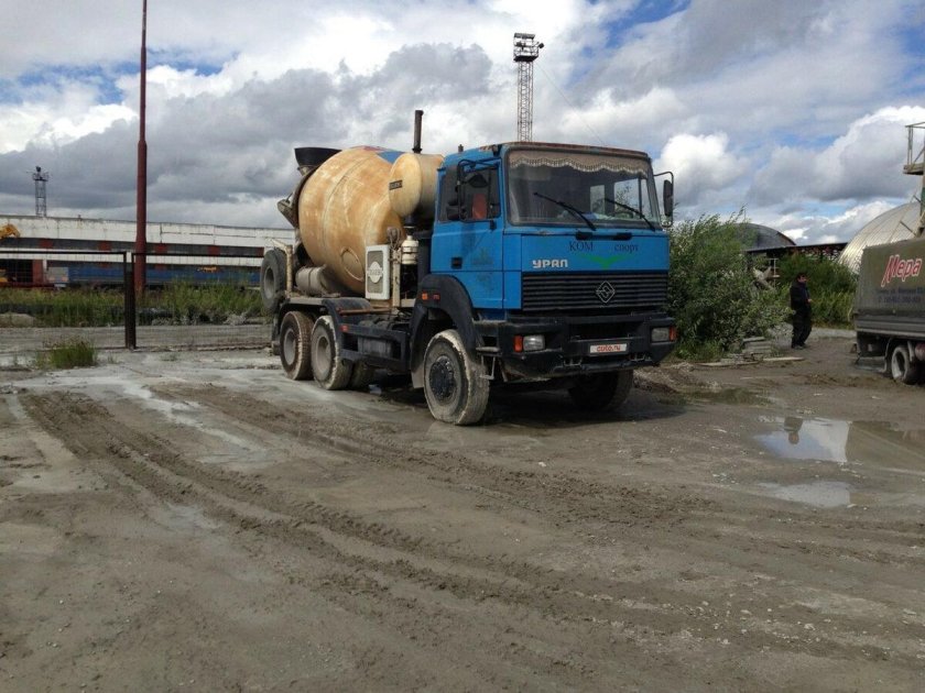 Урал 63685 миксер