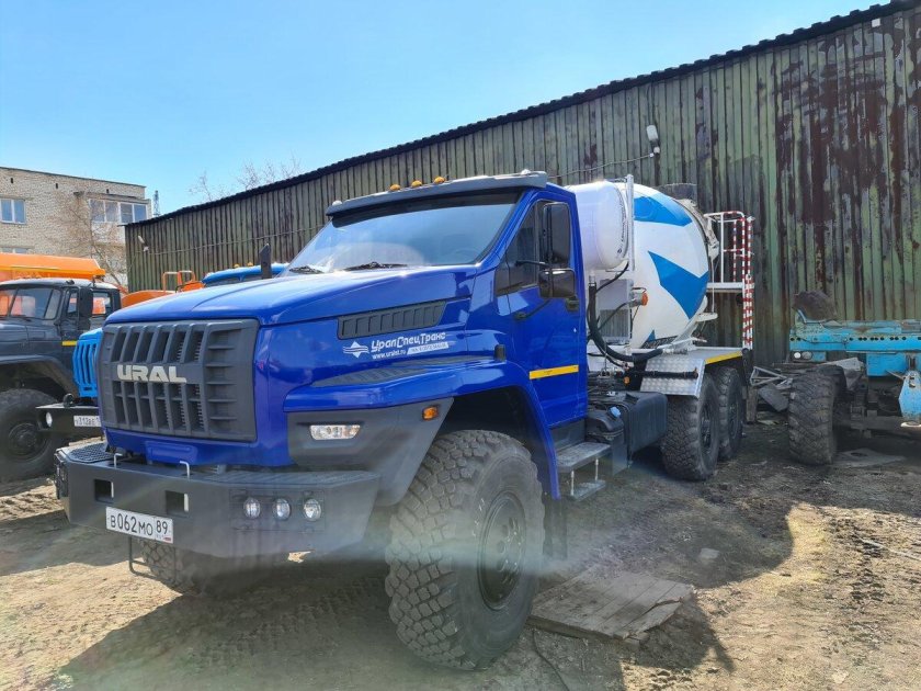 Урал Некст 6х6 бетономешалка