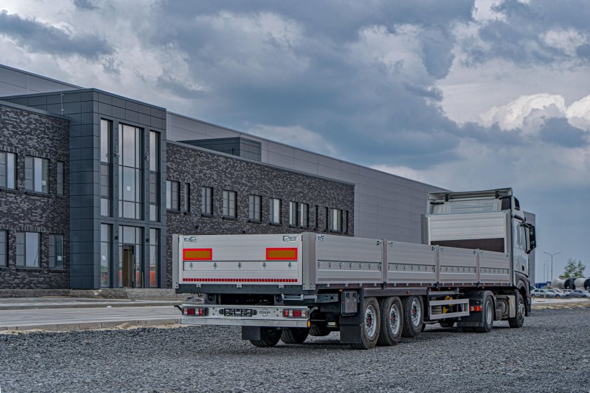 Бортовой полуприцеп Бонум