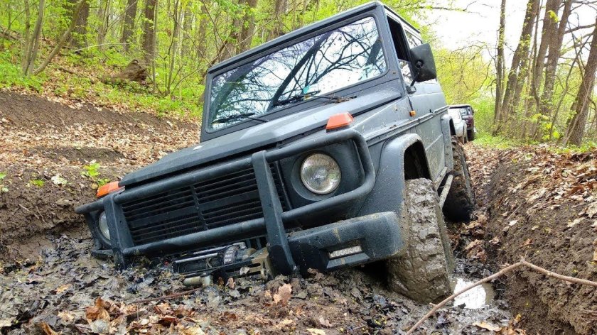 Гелик против Нивы по грязи