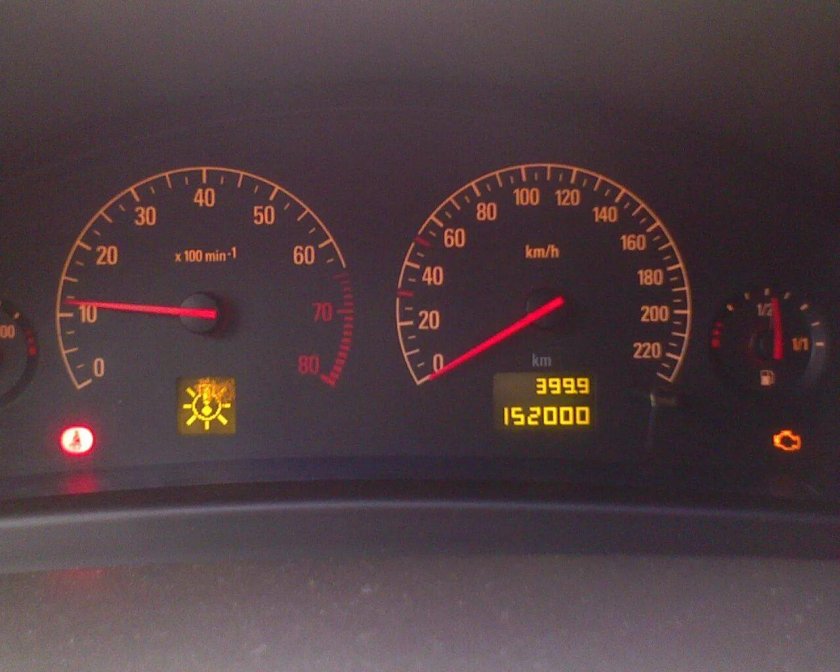 Лампочка сигнализатор на панели приборов на Опель Вектра с дизель 2