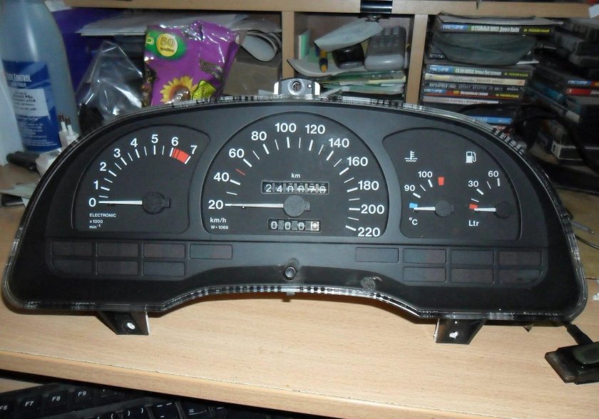 Приборная панель Опель Вектра б