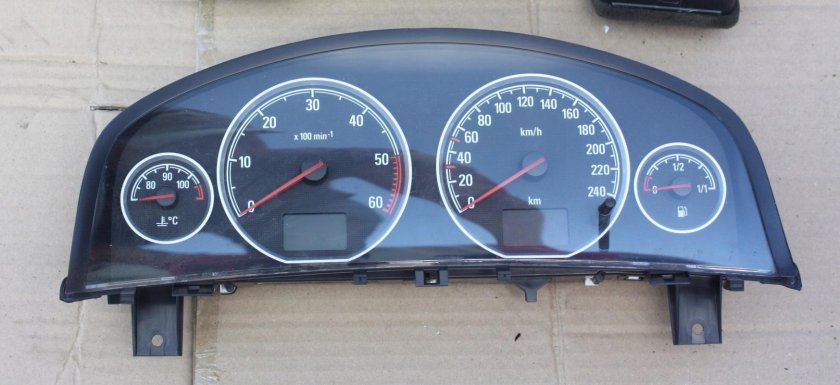 Щиток приборов Опель Вектра б