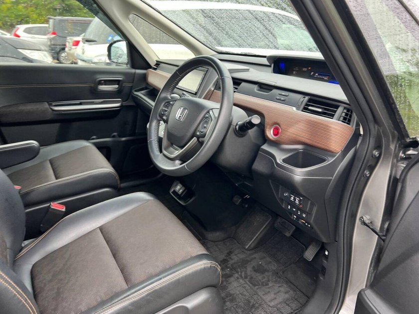 Honda freed Crosstar