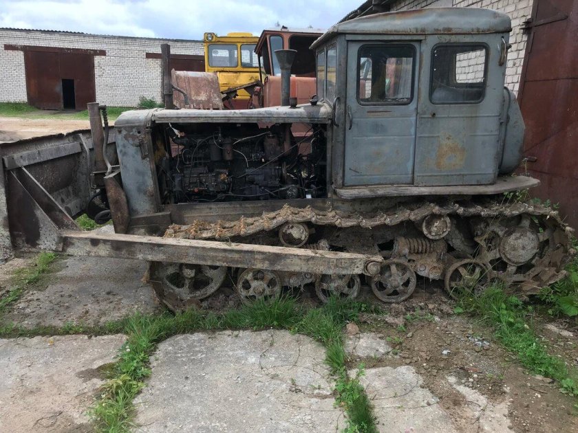 Гусеничный трактор ДТ 74