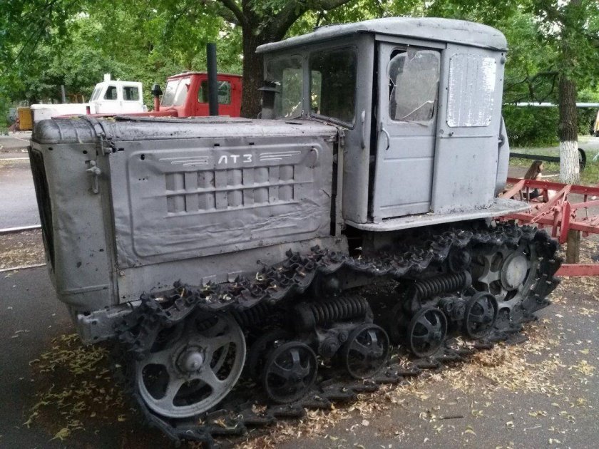 ДТ-75 трактор гусеничный