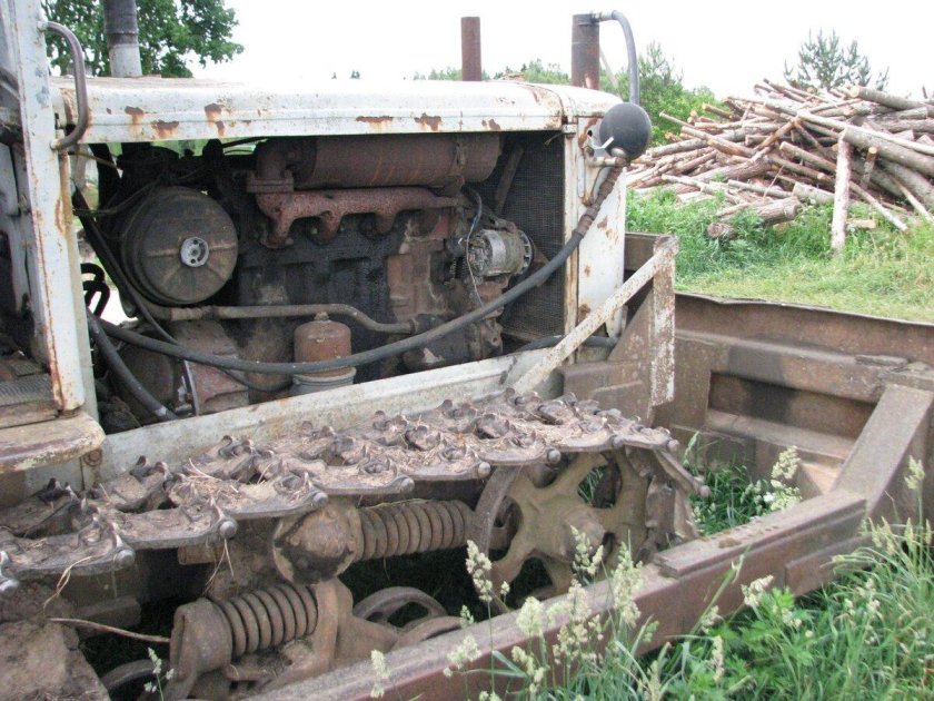 Трактор ХТЗ гусеничный т-74