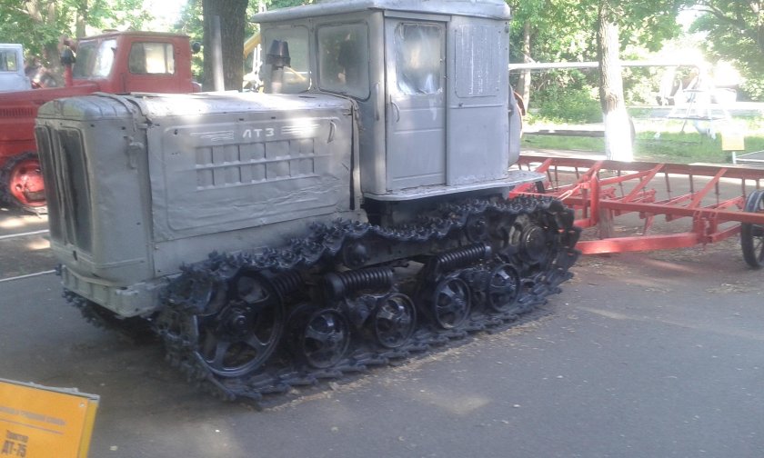 ДТ-75 трактор