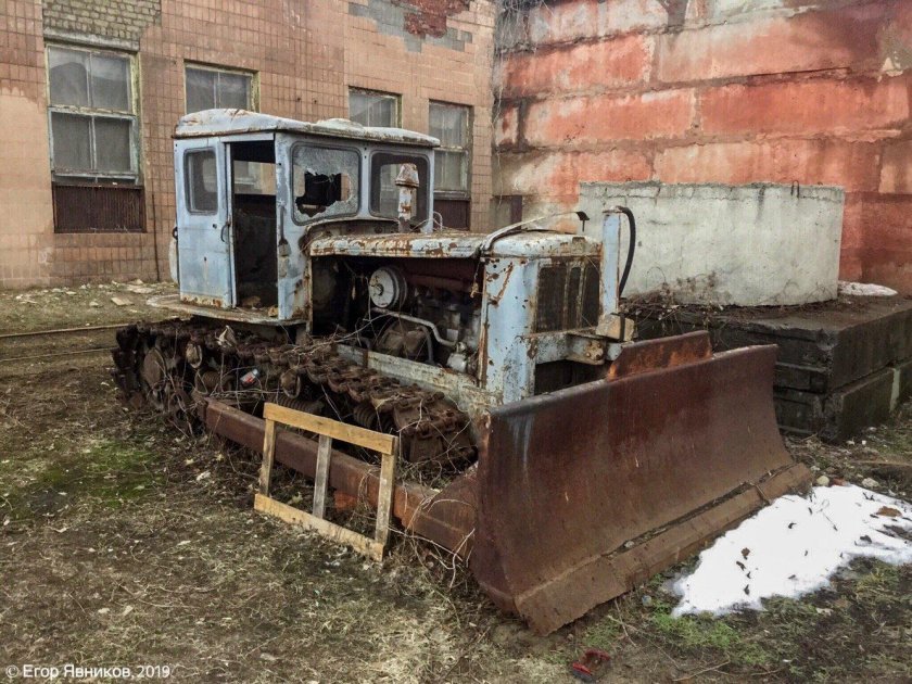 Гусеничный трактор ДТ 74