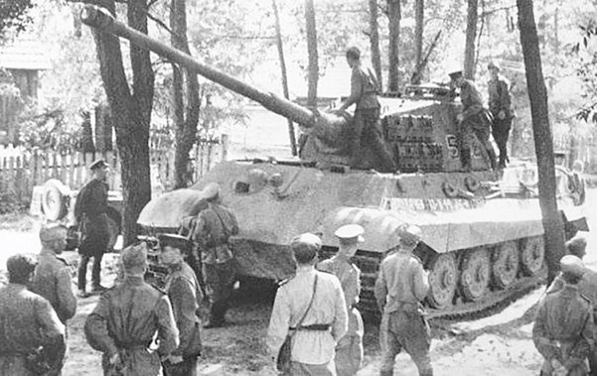 Королевский тигр захваченный на Сандомирском плацдарме