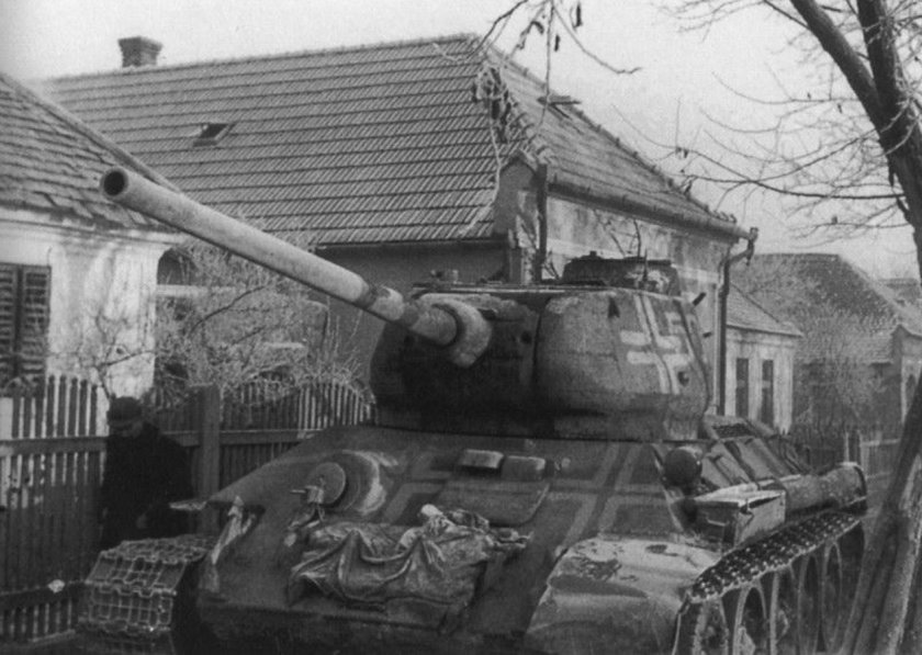 Трофейный танк т-34 85