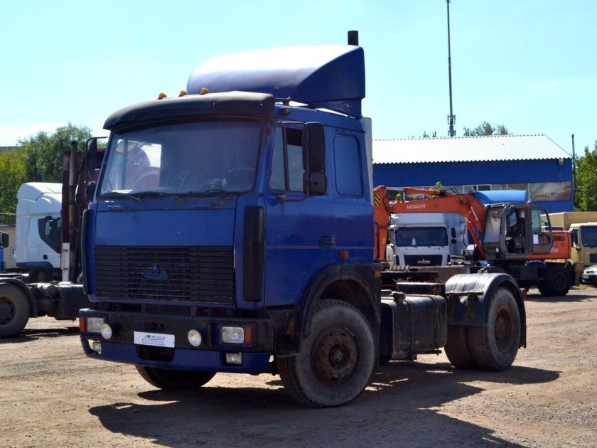 МАЗ 543208